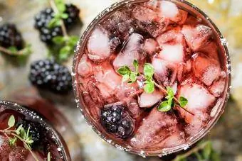 Blackberry Basilikum Mojito