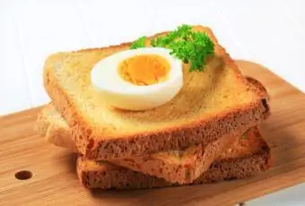 pinakuluang itlog sa toast