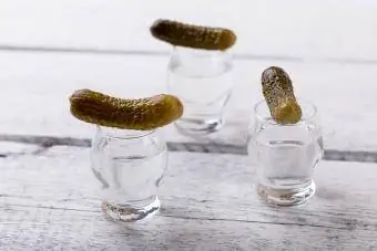 ትኩስ እና በቅመም Pickle Shot