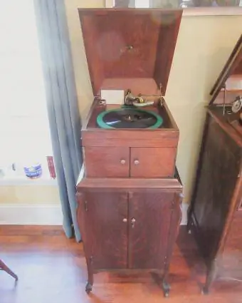 Antique Phonograph Display - Victrola