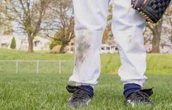 uniformă de baseball cu pete de iarbă