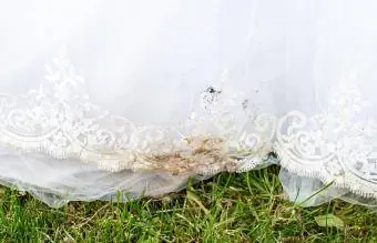 haljina s mrljama od trave