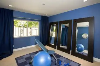 mavi ve siyah ev egzersiz odası