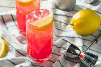 Ev yapımı Sloe Gin Fizz