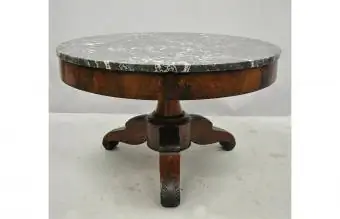 Okrągły marmurowy stół z imperium amerykańskiego