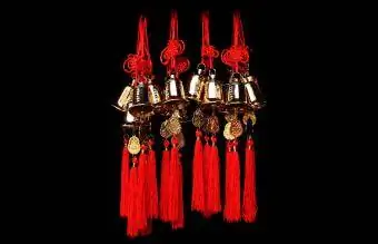 Feng Shui Bell para sa Pag-ibig at Suwerte sa Relasyon