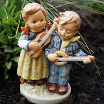 Hummel figurine ng mga bata na ceramic