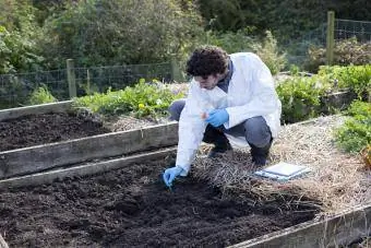 Voer 'n grondontleding uit