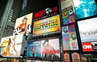 Papan reklame teater Broadway