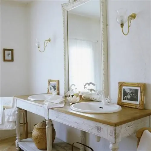 Эртний угаалгын өрөө: Хувцасны чимэг нэмдэг