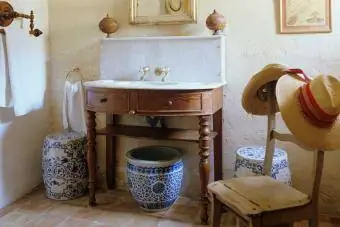 antigong mesa banyo vanity