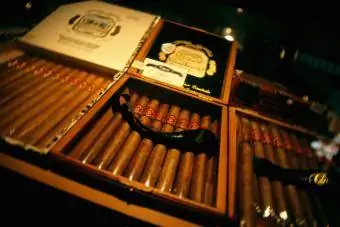 Caixa de cigars antiga amb cigars