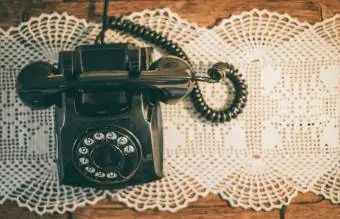 Vintage vaste telefoon op tafel