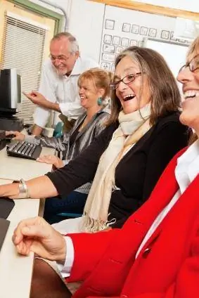 Cours d'informatique pour adultes seniors