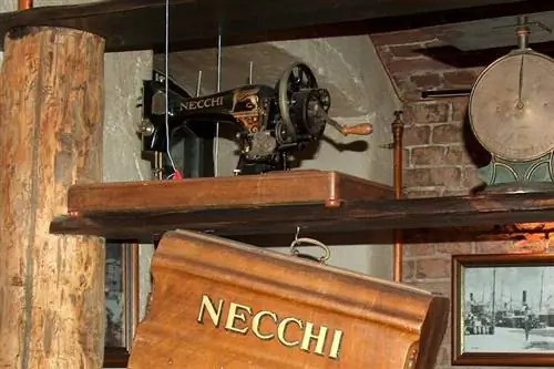 Vintage Necchi symaskins historia, värderingar och modeller