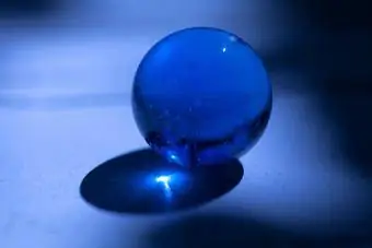 Modrá krištáľová guľa