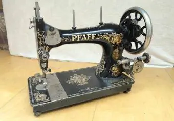 Máquina de coser Pfaff antigua