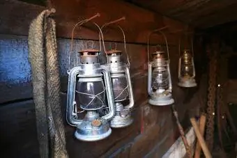 Старинни маслени лампи