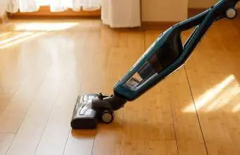 Vacuum cleaner na naglilinis ng sahig na kawayan