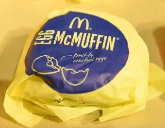 Σάντουιτς πρωινού με αυγά McMuffin