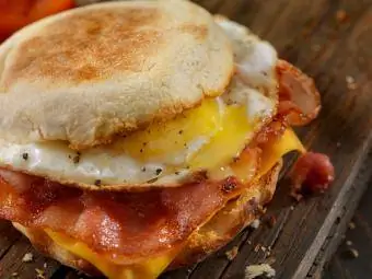 Sandwich Sarapan Bacon, Telur dan Keju