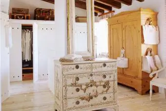 Mallorca house na inayos gamit ang mga antique sa tradisyonal na istilo