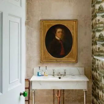 ציור שמן בחדר האמבטיה