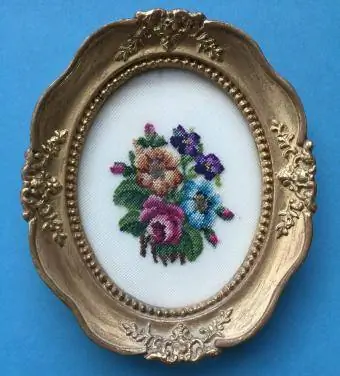 Oval çerçeveli vintage petit point kanaviçe