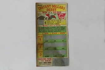 Винтажный скретч-лотерейный билет Instant Dollar Derby 1977/78 года
