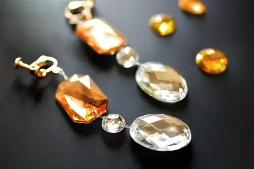 Popularne vrste i vrijednosti vintage nakita sa kamenčićima