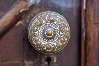 Kljuka za vrata iz starinske medenine