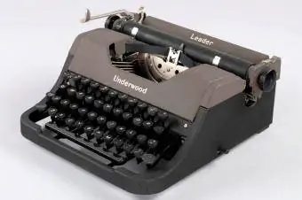 Underwood typewriter na Kesi
