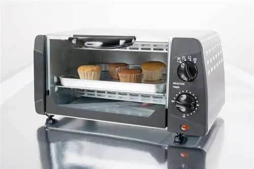 Paano Maglinis ng Toaster Oven nang Ganap sa 6 na Hakbang