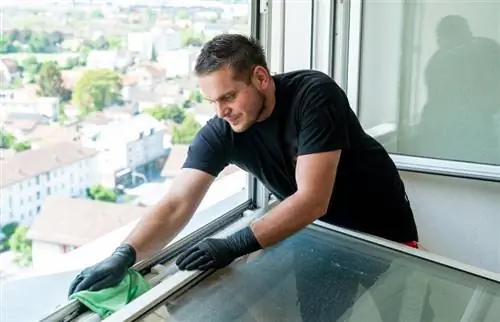 Hvordan rengjøre vindusspor på den enkleste måten