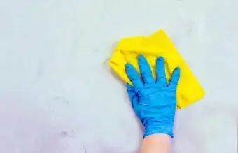 دیوار تمیز کردن دست