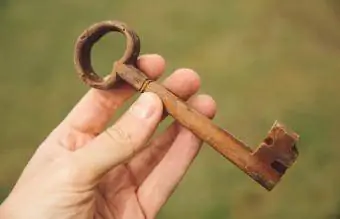 chiave metallica arrugginita antiquata