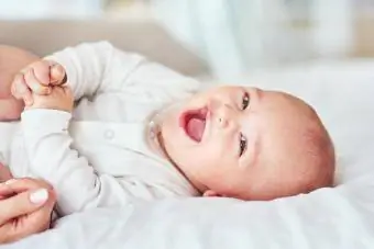 Sevimli bir erkek bebek fotoğrafı