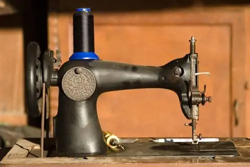 История швейных машин с педальным управлением