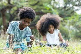 niños haciendo ciencia