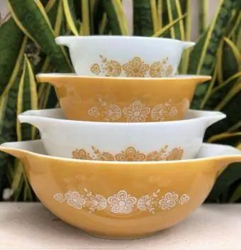 Vintage Pyrex Butterfly Gold Virágos