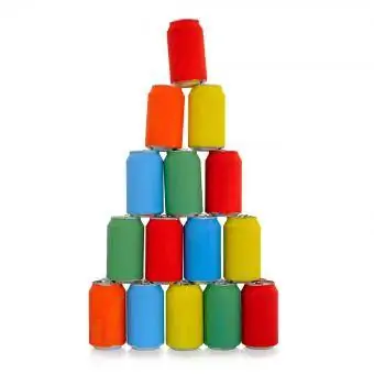 Piramida kolorowych puszek