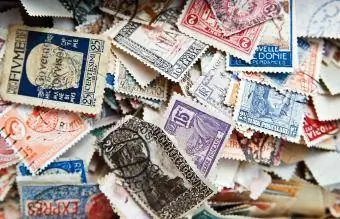 Coleção de selos postais antigos