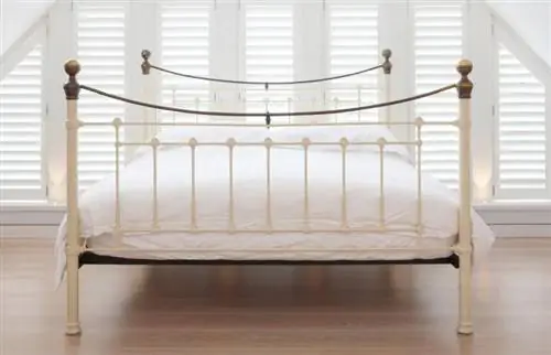 Hodnocení starožitných kovových rámů postelí