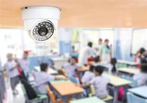 Kamery bezpieczeństwa należy trzymać poza salami szkolnymi