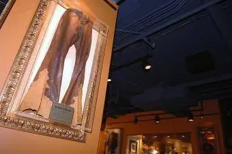 Memorabilia Janis Joplin během otevření Hard Rock Cafe na Times Square s Worlds