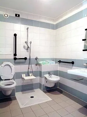 salle de bain pour handicapés