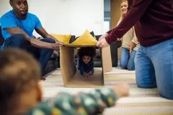 Pista de obstáculos na sala de estar