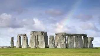 Regnbue over Stonehenge, Salisbury Plain, Storbritannien