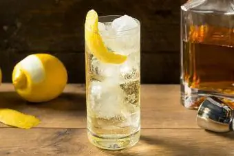 Alkoholholdig 7 og 7 Highball Cocktail