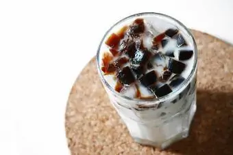 مکعب های ژله قهوه در شیر